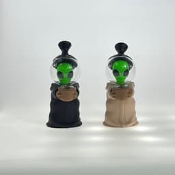 F42 - 6.7" Design Alien Silicone Bubbler with Glass Helmet
