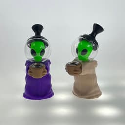 F42 - 6.7" Design Alien Silicone Bubbler with Glass Helmet