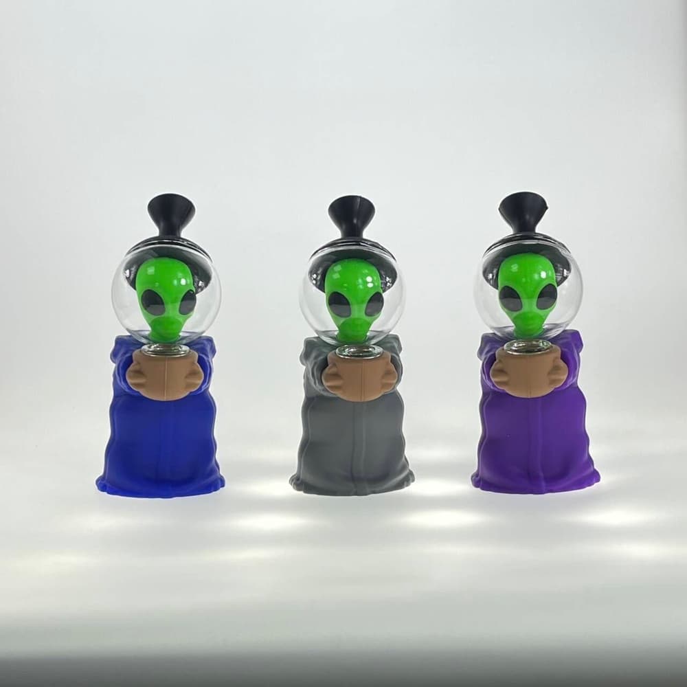 F42 - 6.7" Design Alien Silicone Bubbler with Glass Helmet