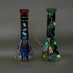 F136 - 10" Glow in the Dark Skull Design with 420 Print Beaker